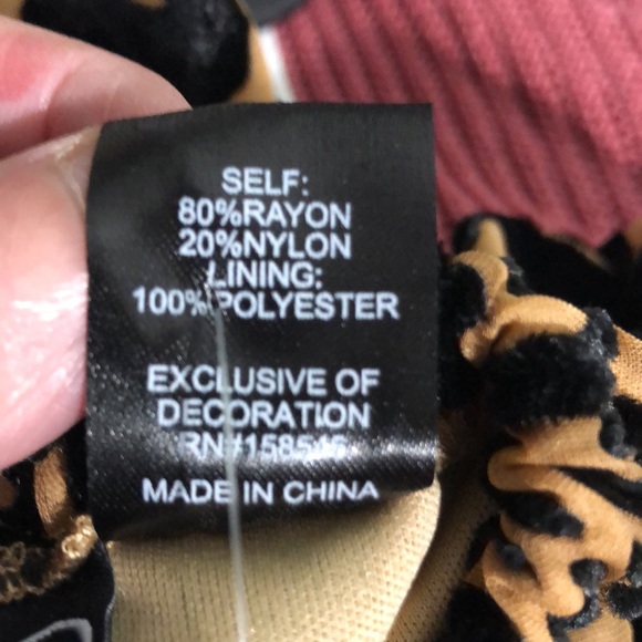 Windsor Animal Print Sexy Off the Shoulder Top New - Picture 8 of 8